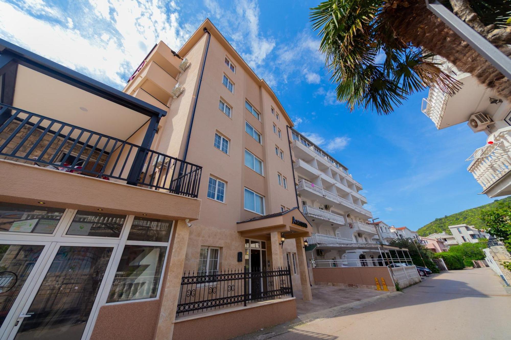 Azzuro Apartments Budua Esterno foto