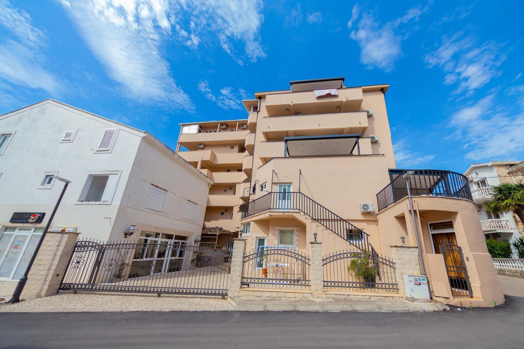 Azzuro Apartments Budua Esterno foto